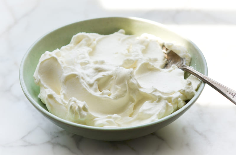 cach-lam-whipping-cream-don-gian-tai-nha