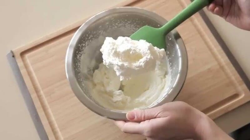 cac-buoc-trong-cach-danh-bong-whipping-cream-cuc-chuan-cho-nguoi-moi